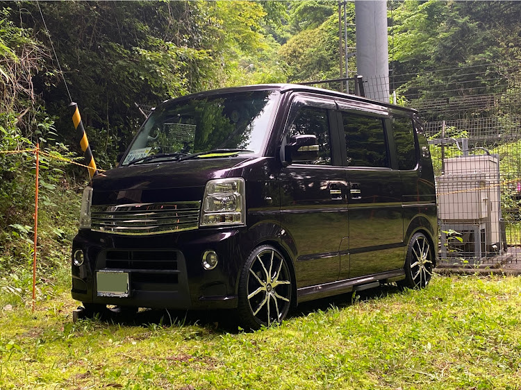 エブリイワゴンの斜め前・６月も宜しくお願いします・低いようで低くない丁度良い高さ・ホイール交換に関するカスタム事例の投稿画像3枚目