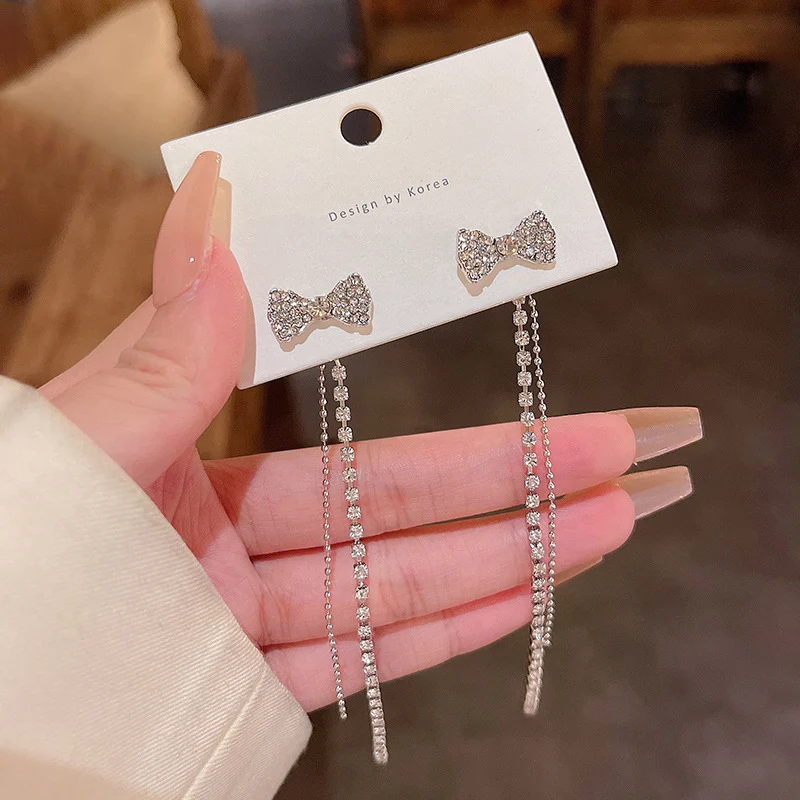 Boucles d'oreilles longues en argent 925 avec franges et zircon, un accessoire de mode élégant pour rehausser votre style.