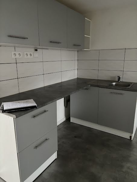 Location  appartement 2 pièces 50 m² à Avesnes-sur-Helpe (59440), 480 €