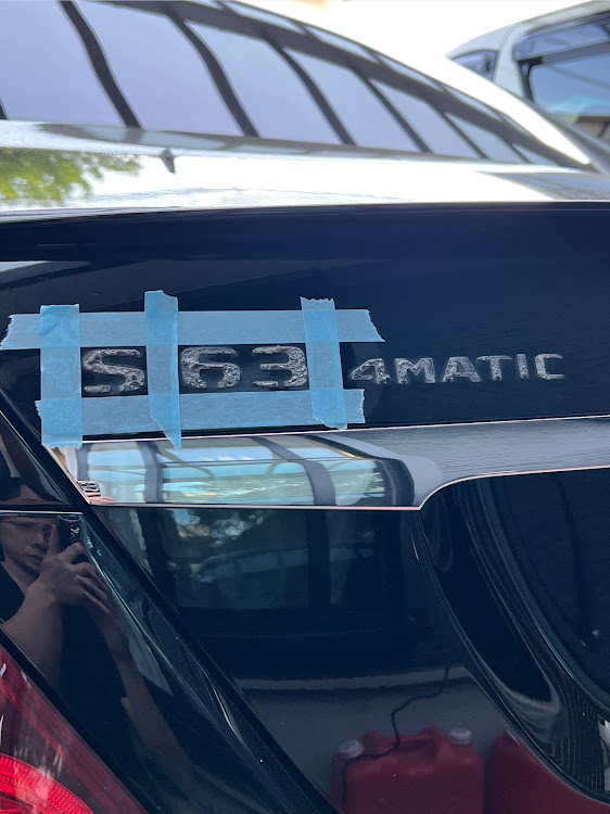 SクラスのS63AMG・DIY・ゴールドエンブレム・メルセデスベンツに関するカスタム事例の投稿画像8枚目