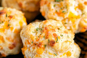 Homemade Red Lobster Cheddar Bay Biscuits