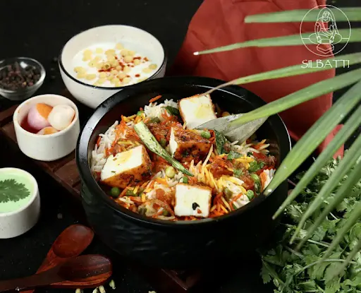 Paneer Tikka Biryani With Raita