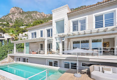 Seaside villa with pool and terrace 3