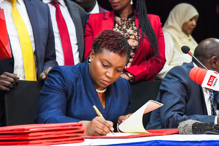 Health CS Susan Nakhumicha signs the return-to-work formula after the government reached a deal with doctors ending their 55-day strike at the Ministry of Health headquarters on May 8, 2024.