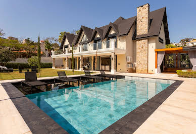 House with pool 13