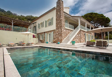 Seaside villa with pool 4