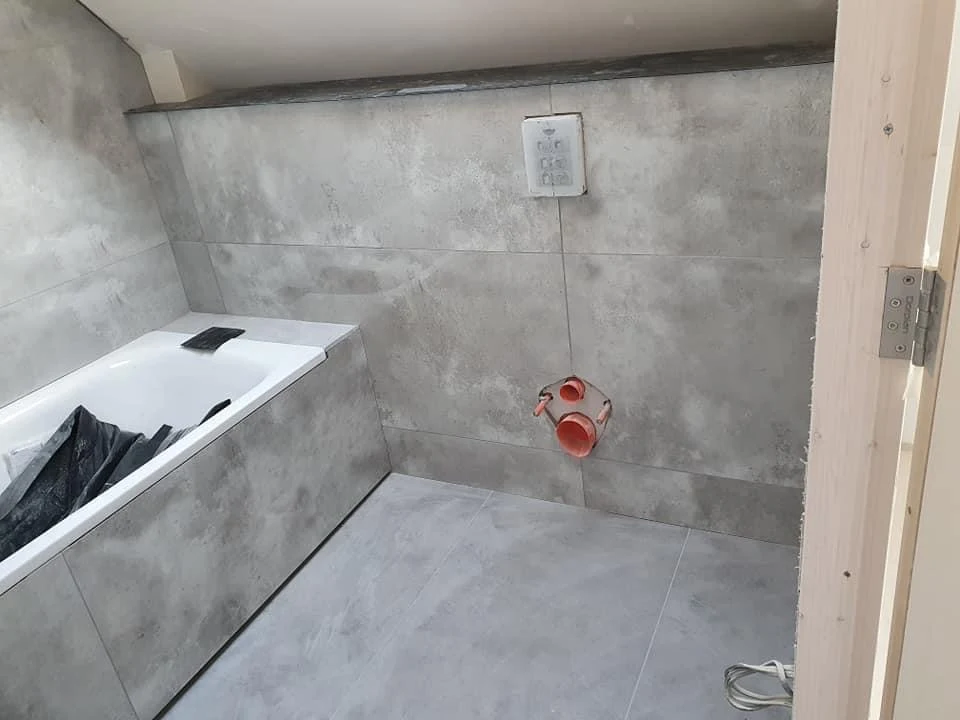 Album cover: Bathrooms - March 2020