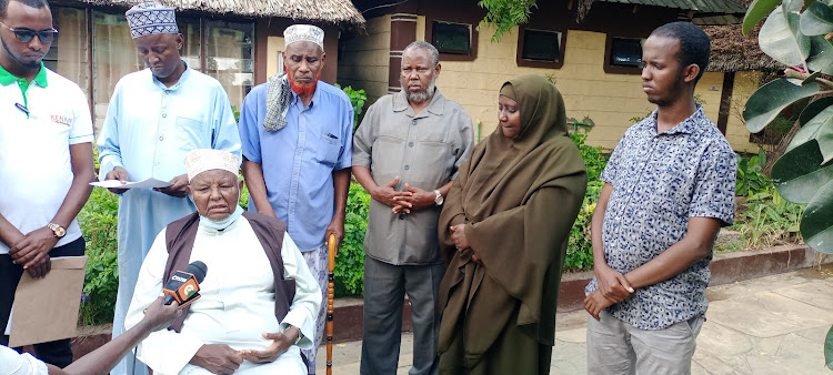 Kenya National Farmers Federation Garissa branch officials led by the chairman Dubat Amey speak to the press at a Garissa hotel on Thursday.