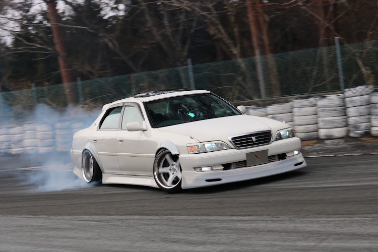 クレスタのJZX100・クレスタ・ドリフト・T5R2Pに関するカスタム事例の投稿画像3枚目
