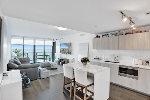 Apartment with pool 1