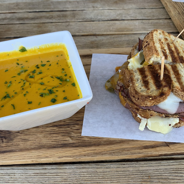 Roast Beef + Jalapeño triple cheese and curried coconut carrot soup. Yum!