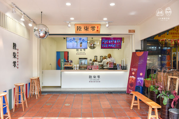 彰化縣鹿港鎮美食推薦陸柒零年代飲品創始店 彰化鹿港總行 陸柒零年代飲品創始店 天后宮前的文青復古手搖飲料店 推薦必喝梅婆婆的珠寶盒與桂花釀系列飲品 2a食旅日記