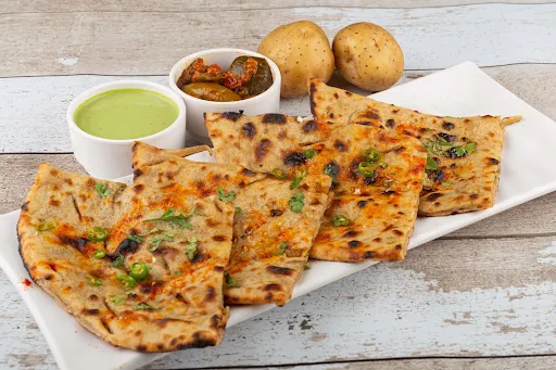 Aloo Paratha With Pickle