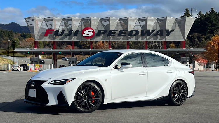 ISのTRD・LEXUS・IS350・今年1年ありがとうございました・来年もよろしくお願いしますに関するカスタム事例の投稿画像1枚目