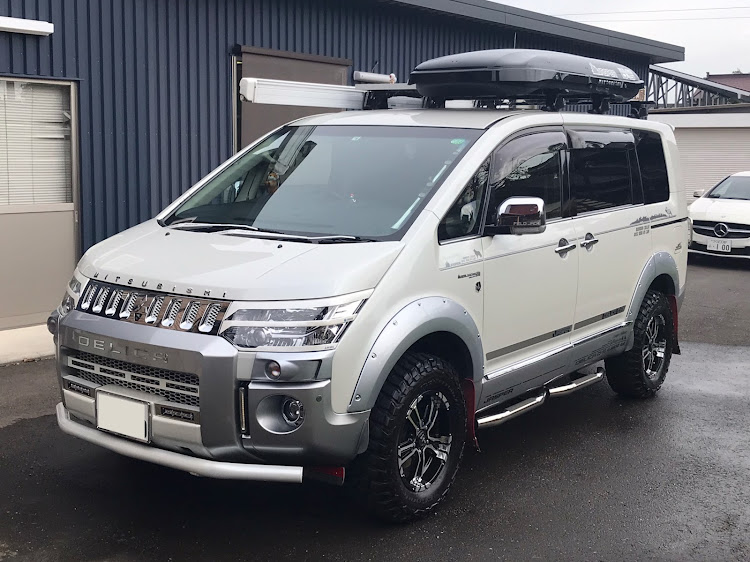 デリカD:5のボンネットスポイラー・ボンスポに関するカスタム事例の投稿画像3枚目