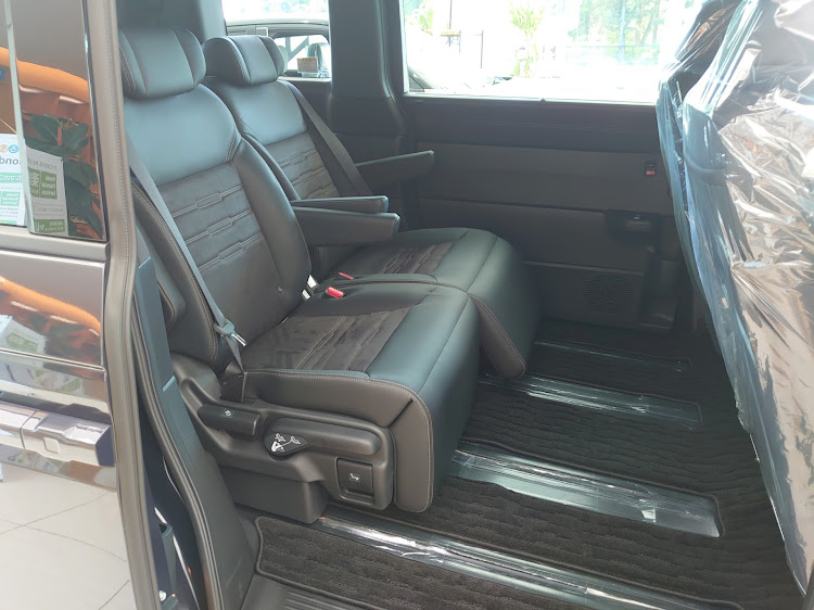 N-WGN カスタムの車検見積もり・高い…・さて、どーする?・新型ステップワゴン展示に関するカスタム事例の投稿画像5枚目