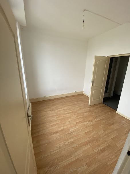 Location  appartement 2 pièces 30 m² à Landrecies (59550), 440 €