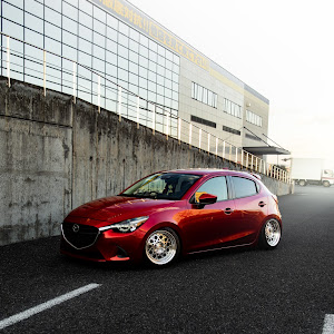 MAZDA2