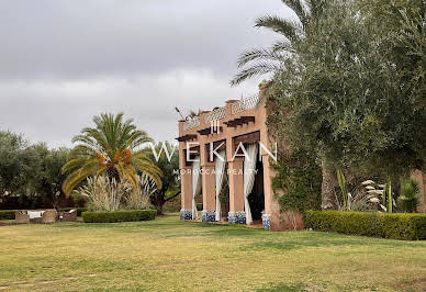 Villa with pool and garden 2