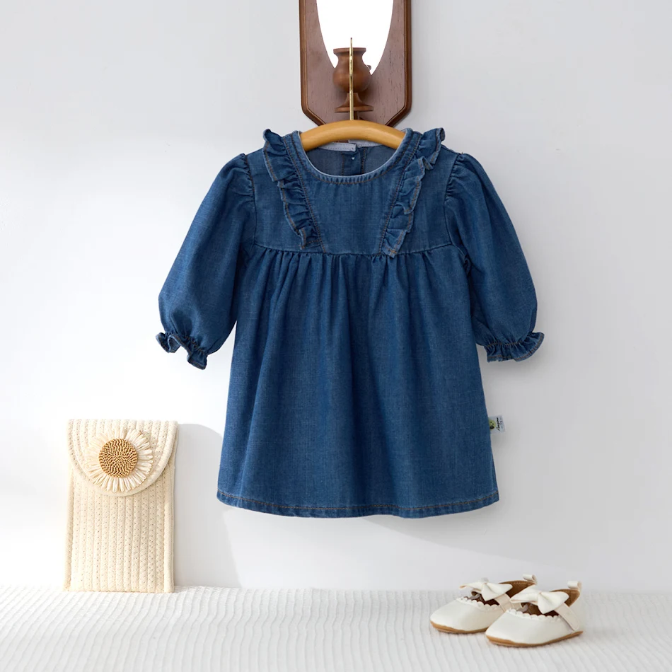 Robe bébé double couche à volants, parfaite pour l'été. Douce et respirante, elle assure confort et style à votre petite fille. Idéale pour bébé.