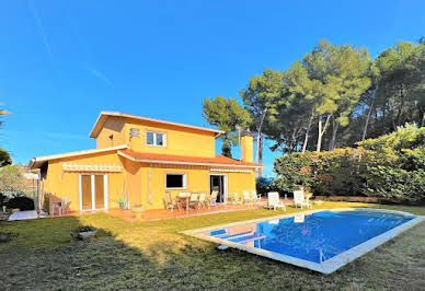 Maison avec piscine et terrasse 3