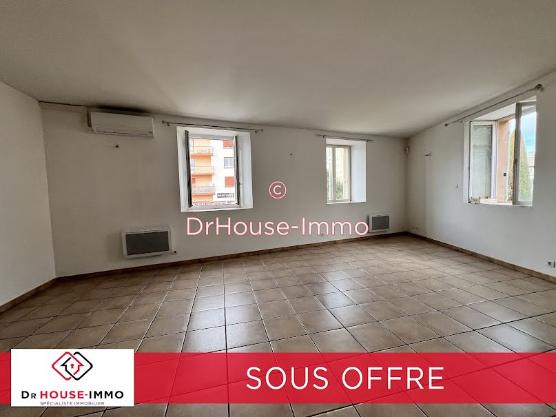 Vente appartement 8 pièces 181.13 m² à Pierrelatte (26700), 190 500 €