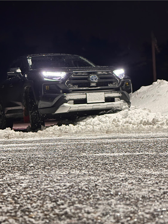 RAV4のrav4adventure・写活・遊び心を忘れない・トンネルとコラボ・まだまだ寒いに関するカスタム事例の投稿画像1枚目