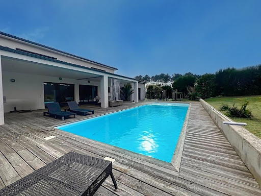 House with pool 1