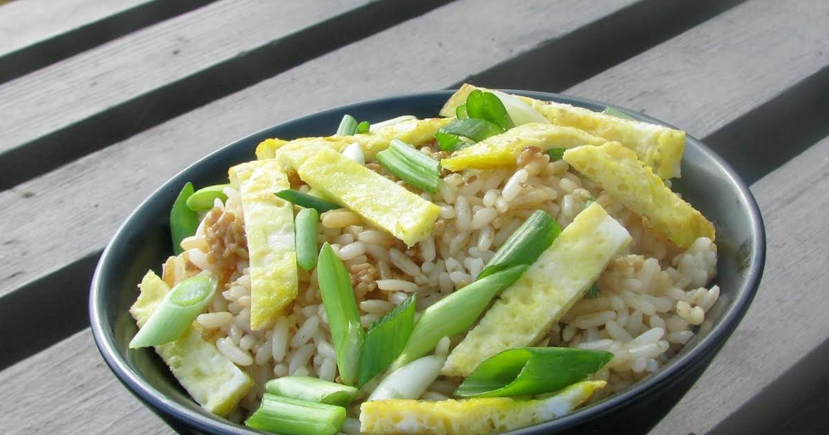 Sinangag (Filipino Garlic Fried Rice)