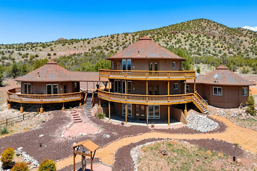 Round house with multiple levels and balconies - House purchase in Prescott, 6 bedrooms