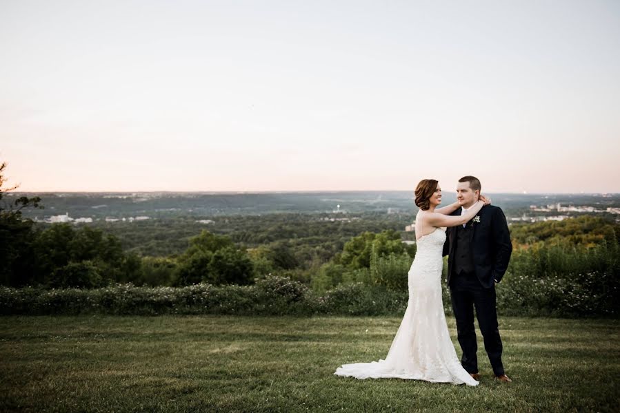 Fotografo di matrimoni Linda Charbonneau (lindacharbonneau). Foto del 9 maggio 2019