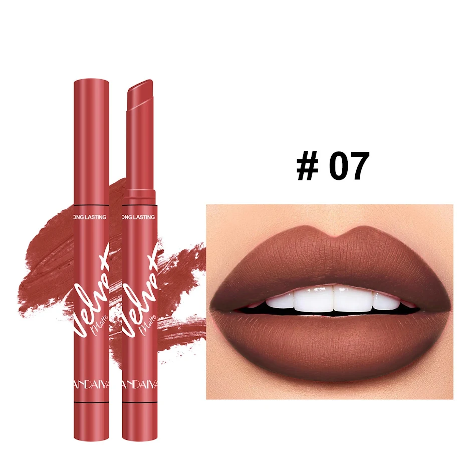Fluweelzachte matte lippenstift, vlekbestendig en hydraterend. Voor perfect matte lippen, langdurige kleur en optimaal comfort.