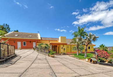 Villa with pool and terrace 3