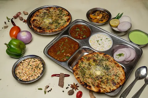 Stuff Paneer Pyaaz Chole Kulche Thali