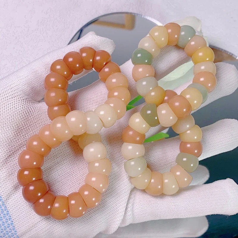 Bracelet en graines de Bodhi, style personnalité mode. Favorise la tranquillité et la chance. Un bijou élégant et spirituel pour un usage quotidien.