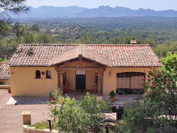 villa à Roquebrune-sur-Argens (83)