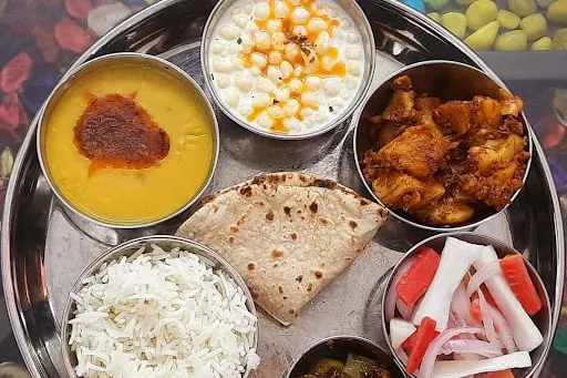 Deluxe Veg Thali Home Style