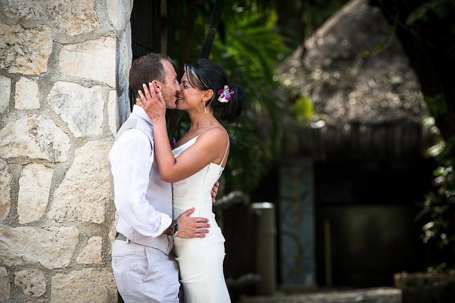 Wedding photographer Laura Mcnamara (playalovesme). Photo of 5 May 2018