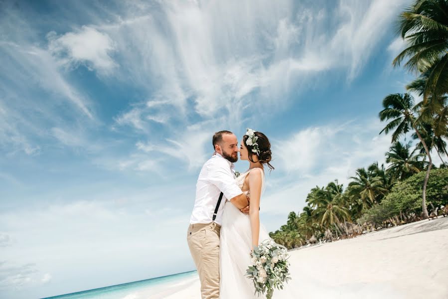 Fotógrafo de casamento Kseniya Dolzhenko (kseniadolzhenko). Foto de 3 de outubro 2018