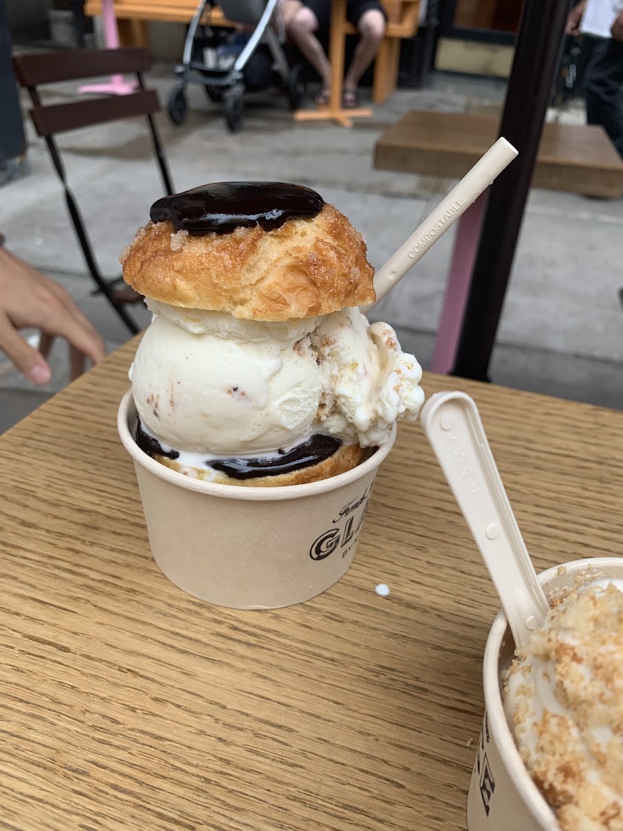 Profiterole sundae