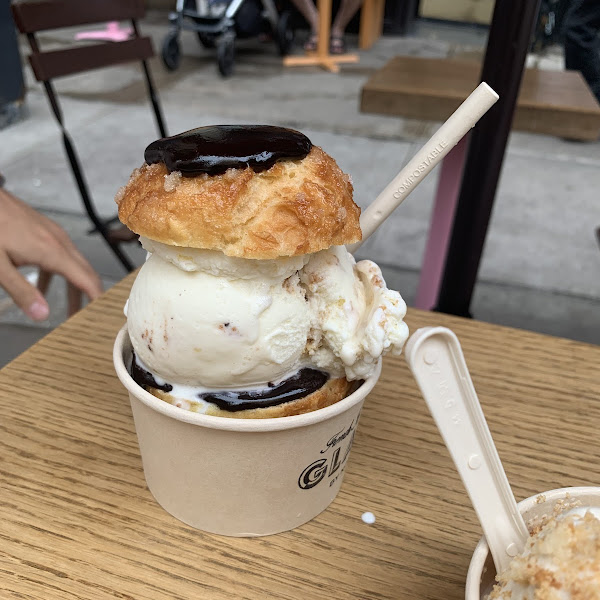 Profiterole sundae