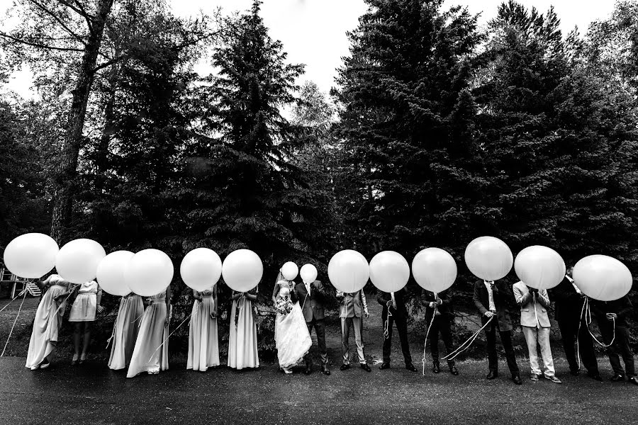 Fotógrafo de casamento Denis Anurev (ideapix). Foto de 24 de junho 2014