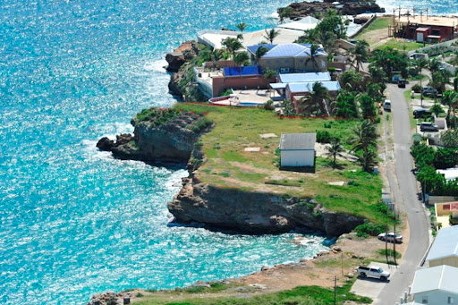 Prestige land for sale in Simpson Bay (Sint Maarten) - Sea view house and cliffs