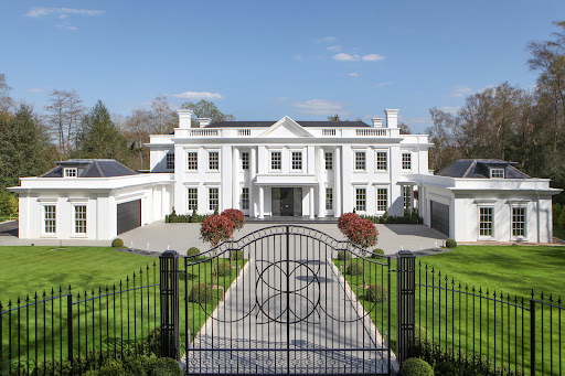 Prestige house for sale in Surrey (United Kingdom) - Large white mansion with neat garden