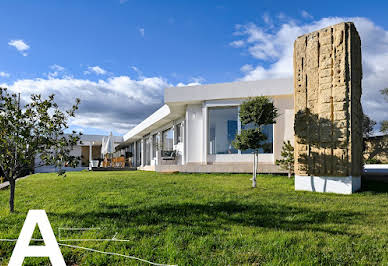 Contemporary house with garden 7