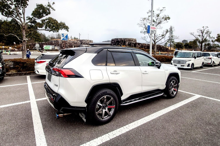 RAV4のうどんドライブ・イルミネーション・船釣り・釣りガール・タイサビキに関するカスタム事例の投稿画像1枚目