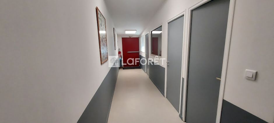 Location  locaux professionnels  12 m² à Ducos (97224), 450 €