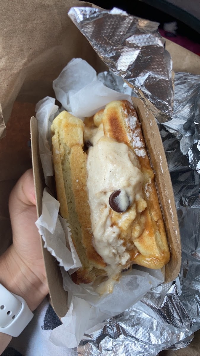 Canolli sandwhich