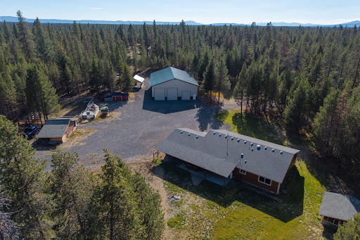 Buy this luxury property in La Pine (United States) - House surrounded by forest and large garage