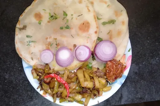 4 Baby Naan With Aloo Sabzi And Achar